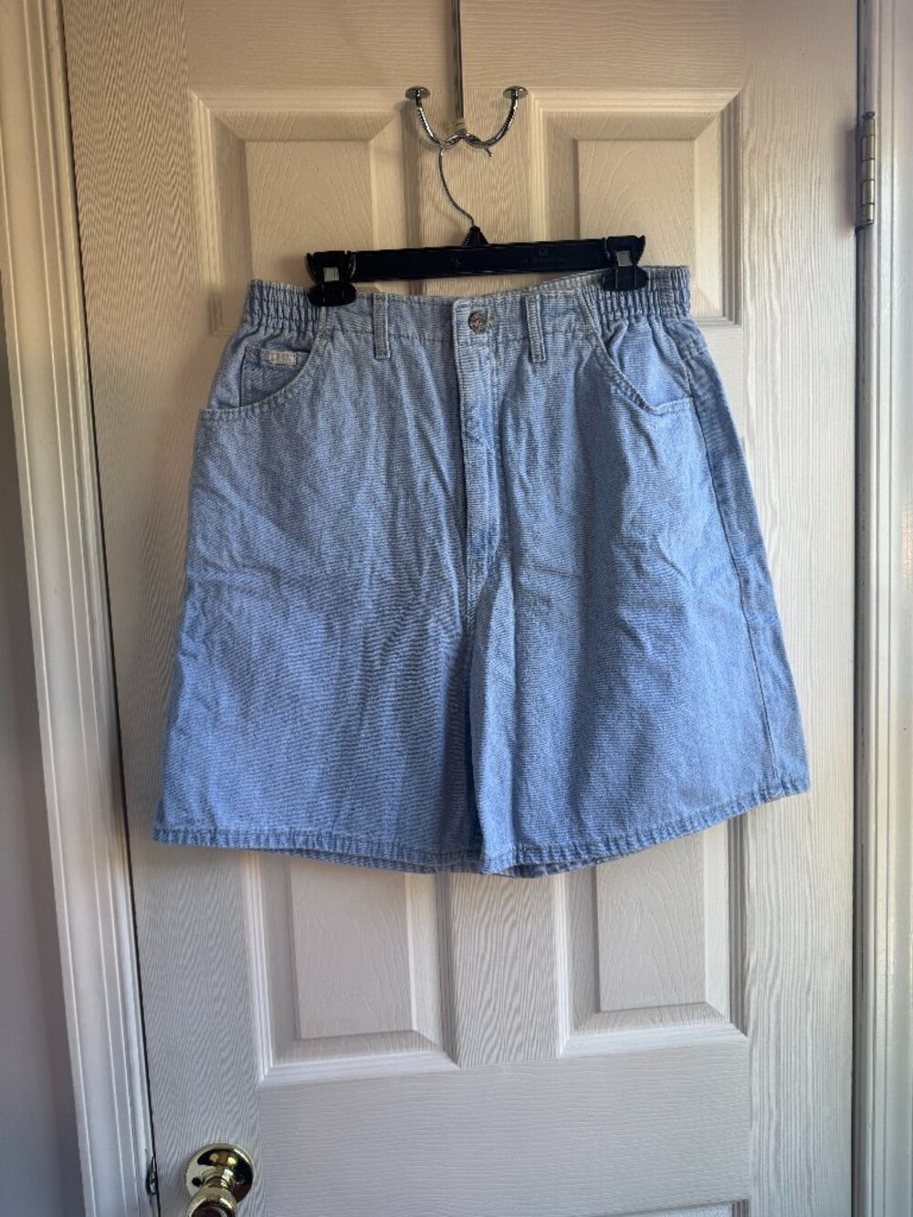 Vintage Lee Women's Light Wash Jean Mom Shorts - size 16M